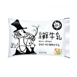 归一百演鲜牛乳