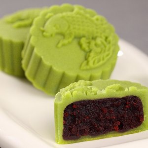 瑞华酒渍桑葚月饼