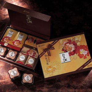 荣诚华贵天成月饼