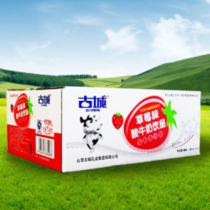 古城草莓味酸牛奶饮品