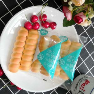 拉菲堡堡小奶棒夹心面包香草冰淇淋味称重