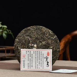 八角亭 2019年 易武弯弓..茶叶