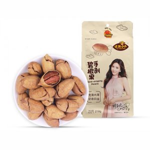 可米小子手剥碧根果