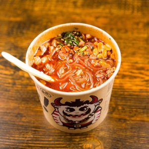 桶装巨人族酸辣粉