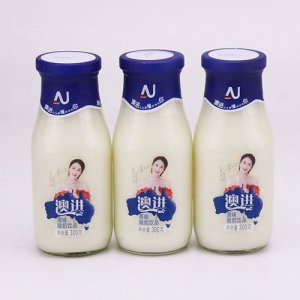 澳进玻璃瓶酸奶饮品