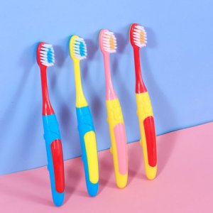 儿童牙刷卡通造型柔细刷毛代加工贴牌OEM/ODM