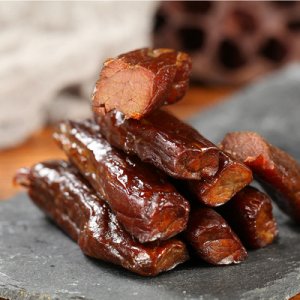 內(nèi)蒙古牛肉干250g生產(chǎn)原味香辣風(fēng)干手撕牛肉休閑OEM代加工