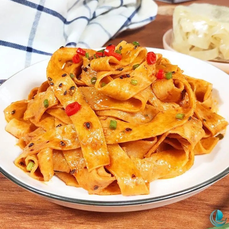 麻酱面皮免煮冲泡非油炸面饼整箱即食拌面小麦方便面袋装速食凉皮OEM代加工